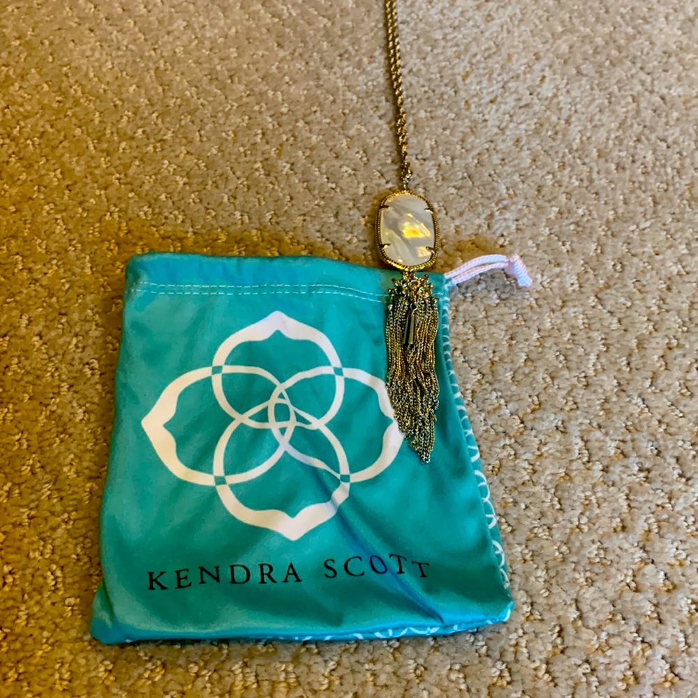 KENDRA SCOTT Gold Rayne Necklace in Ivory Mother of Pearl